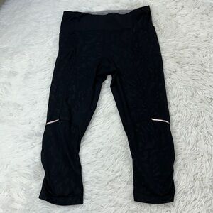 Lululemon Stash It Crop Animal Swirl Embossed Black / Black